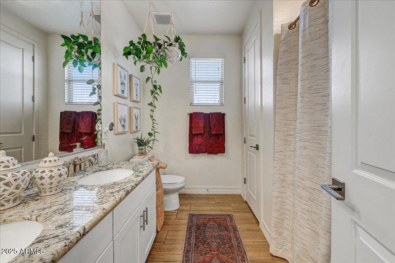 09-Full Bathroom