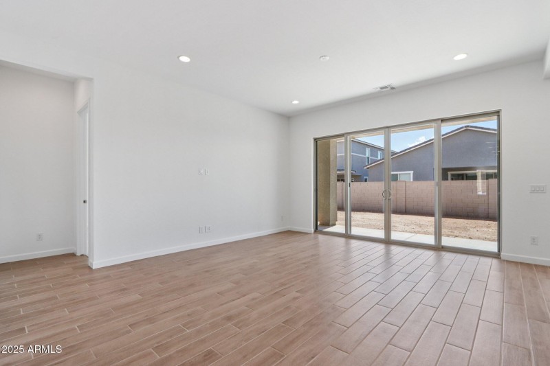 9-web-or-mls-E Utah Ave-S0909-009