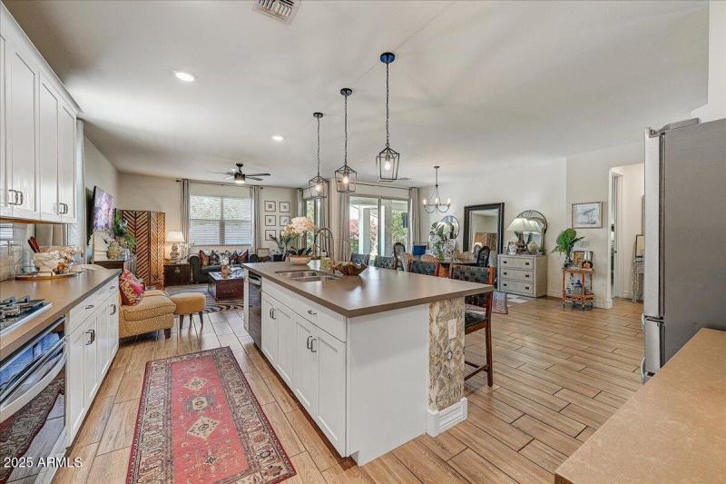 17-Kitchen Full Island