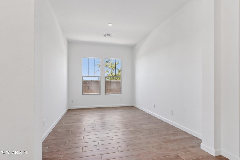 17-web-or-mls-E Utah Ave-S0909-017