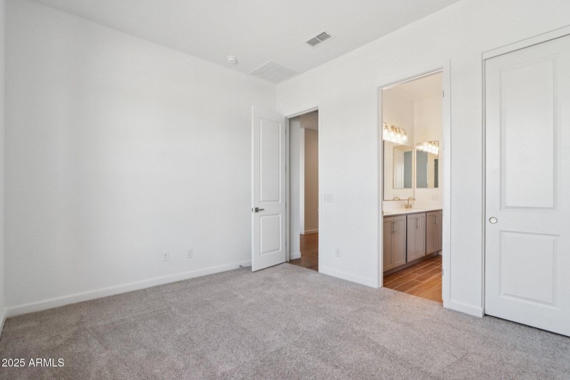 22-web-or-mls-E Utah Ave-S0909-022