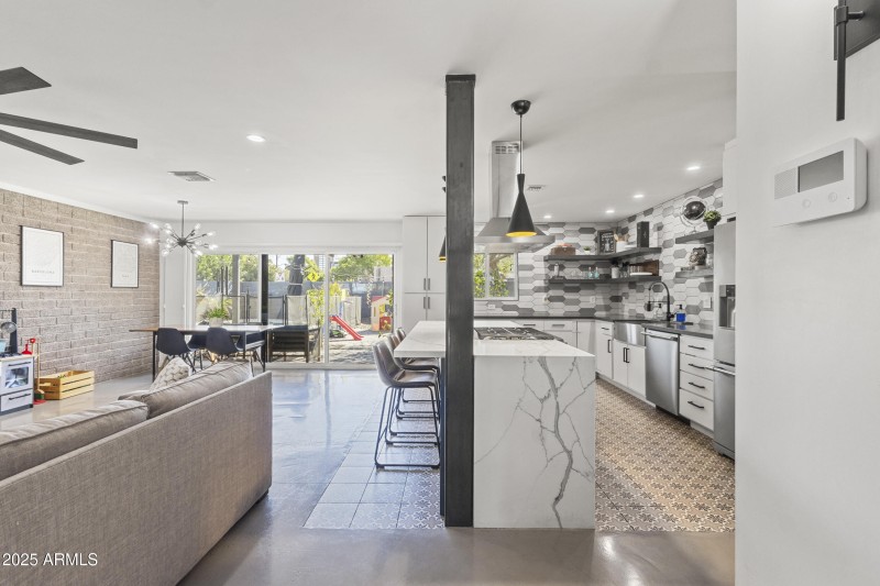 Living & Kitchen