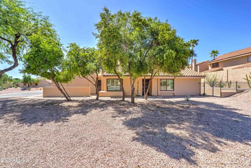 1658 N Sierra Vista Dr-1