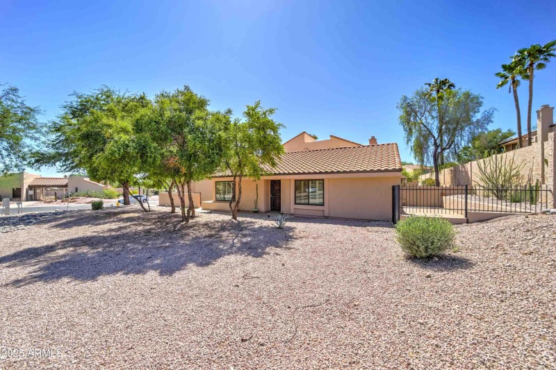 1658 N Sierra Vista Dr-2