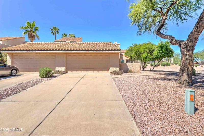 1658 N Sierra Vista Dr-4