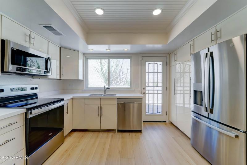 1658 N Sierra Vista Dr-6