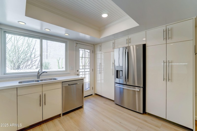 1658 N Sierra Vista Dr-8