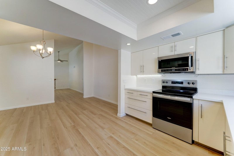 1658 N Sierra Vista Dr-10