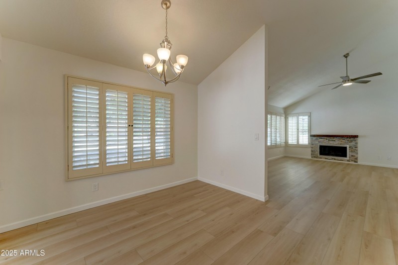 1658 N Sierra Vista Dr-11