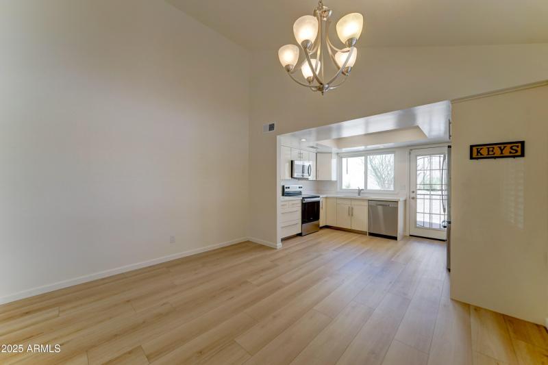 1658 N Sierra Vista Dr-12