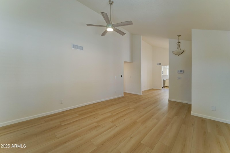 1658 N Sierra Vista Dr-15