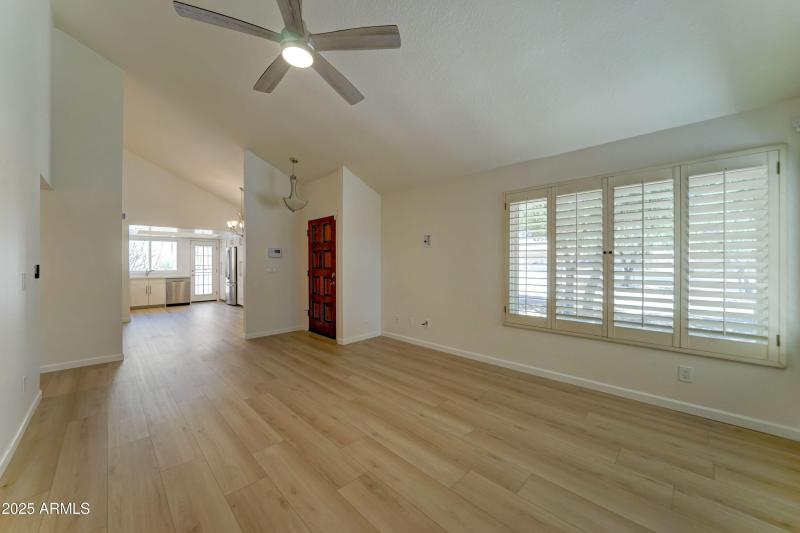 1658 N Sierra Vista Dr-16