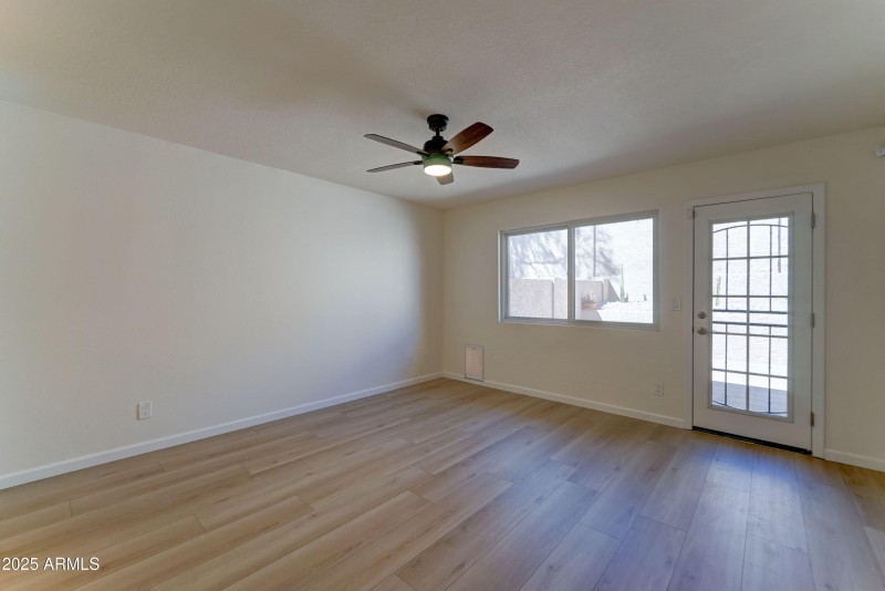 1658 N Sierra Vista Dr-17