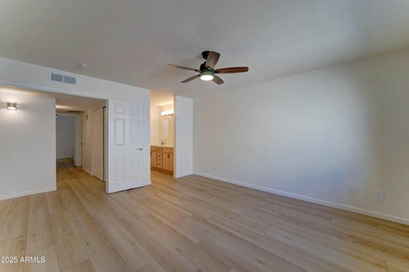 1658 N Sierra Vista Dr-19