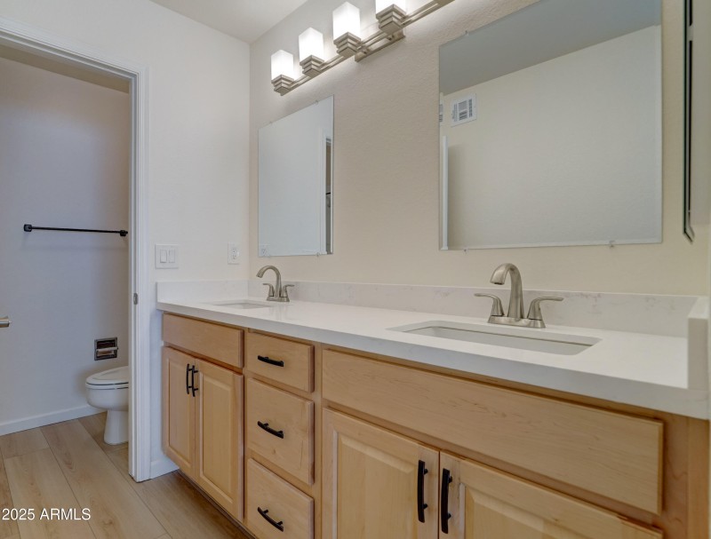 1658 N Sierra Vista Dr-21