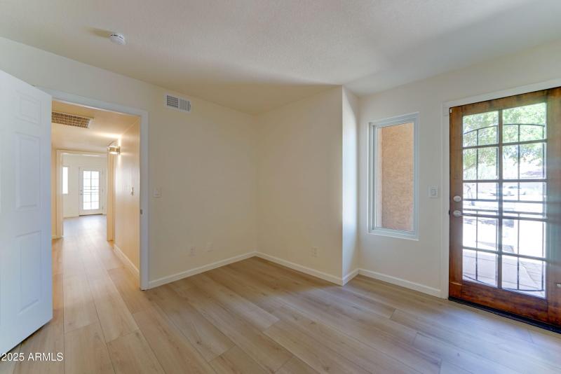 1658 N Sierra Vista Dr-24