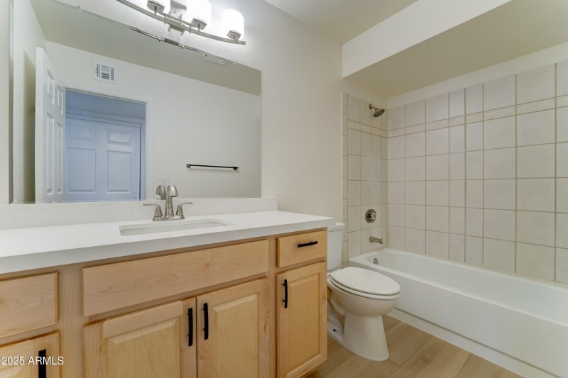1658 N Sierra Vista Dr-27