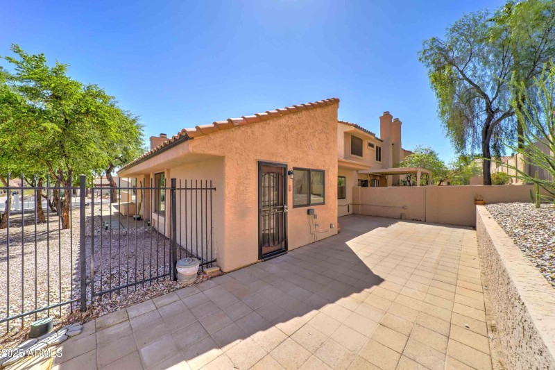 1658 N Sierra Vista Dr-33