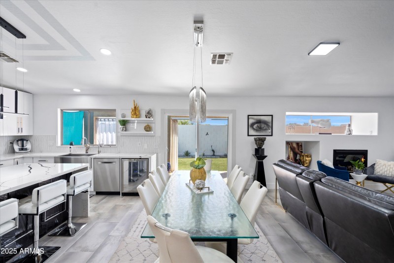 14-Dining Area