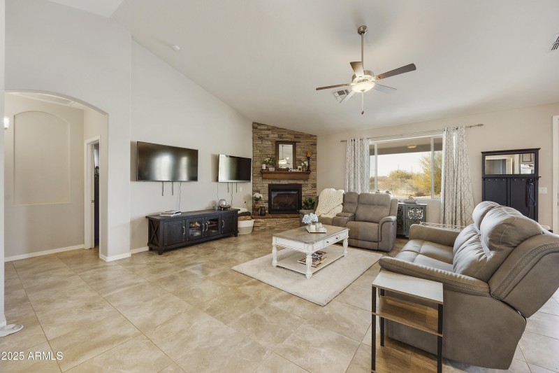 Great Room w/MBR Entry