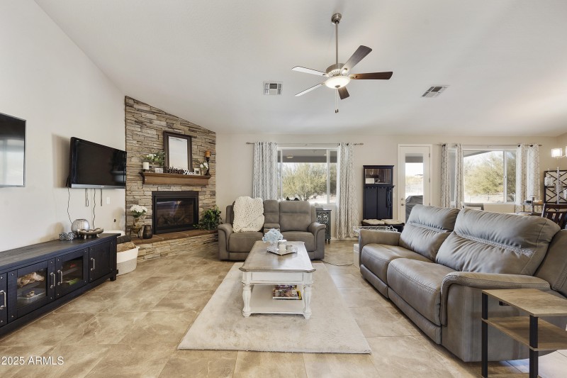 Great Room w/Fireplace