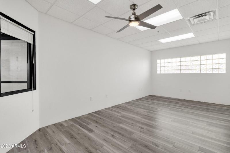 NEUTRAL FLOORING