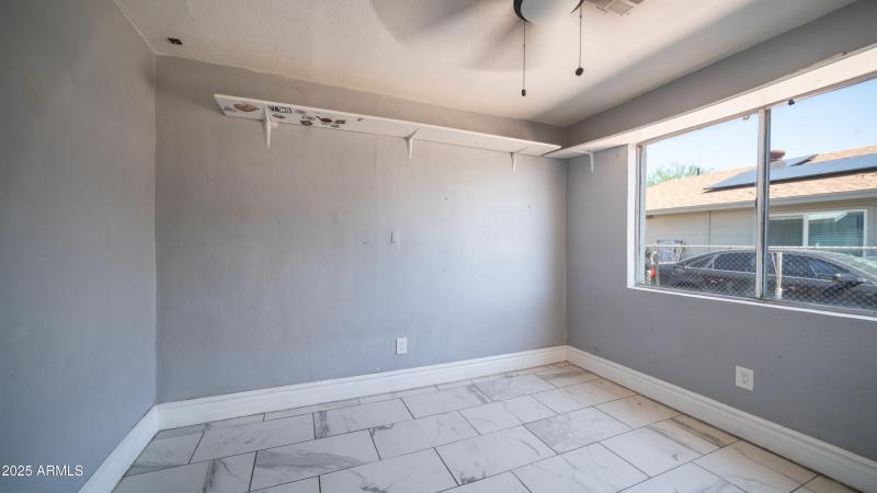5550 W Gardenia Ave-8