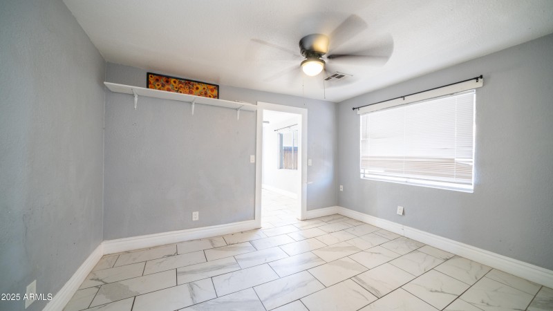 5550 W Gardenia Ave-10