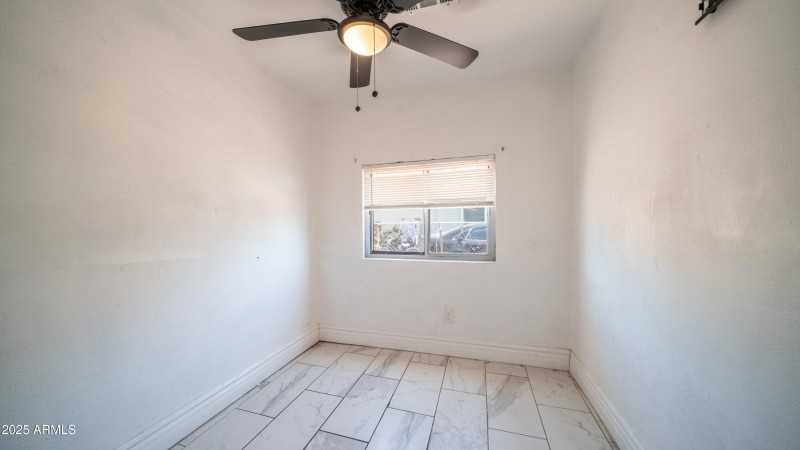 5550 W Gardenia Ave-11