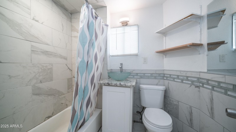 5550 W Gardenia Ave-12