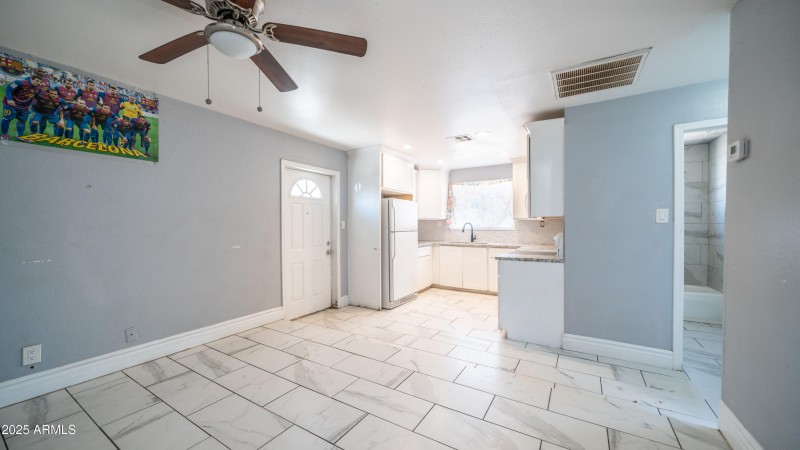 5550 W Gardenia Ave-13