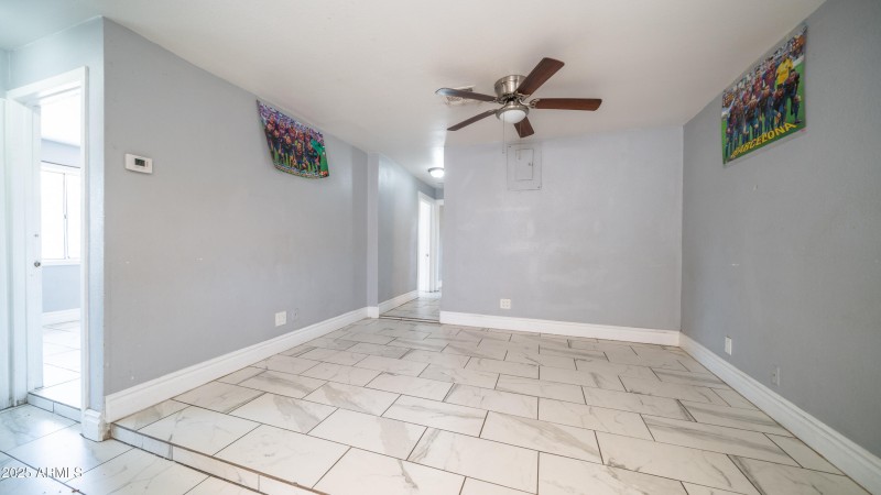 5550 W Gardenia Ave-16