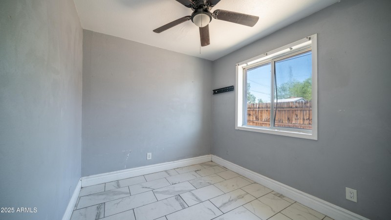 5550 W Gardenia Ave-18