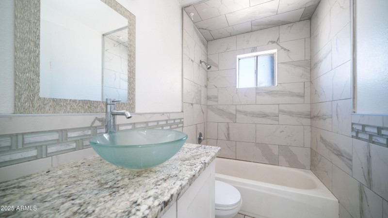 5550 W Gardenia Ave-19