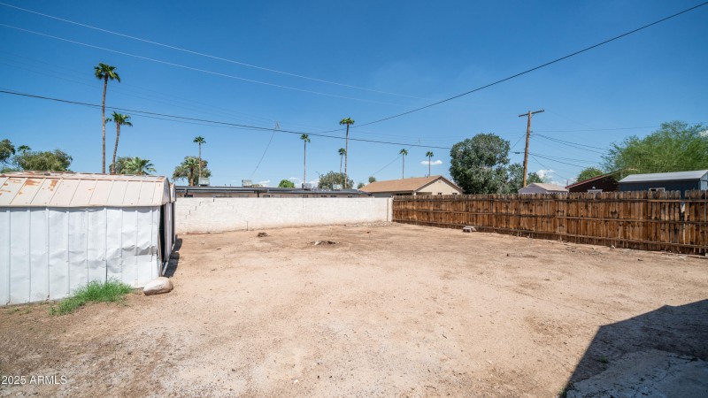 5550 W Gardenia Ave-21