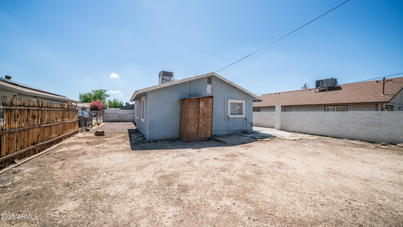5550 W Gardenia Ave-23