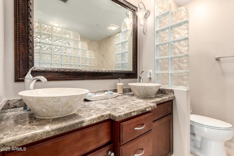 16 - Frank Lloyd Wright