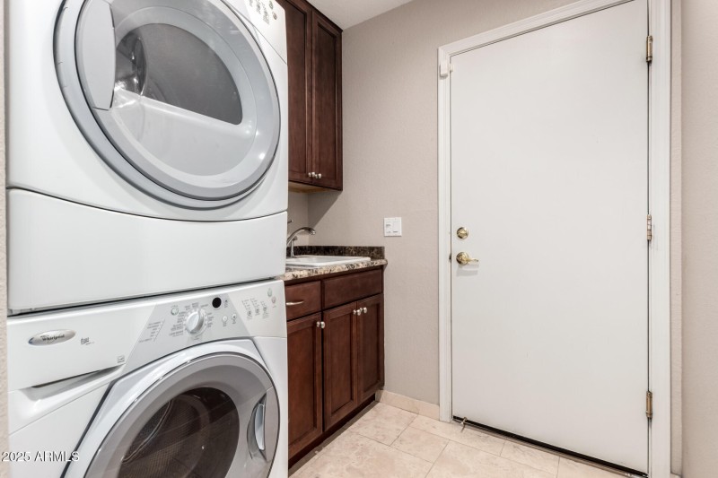 28 - Frank Lloyd Wright