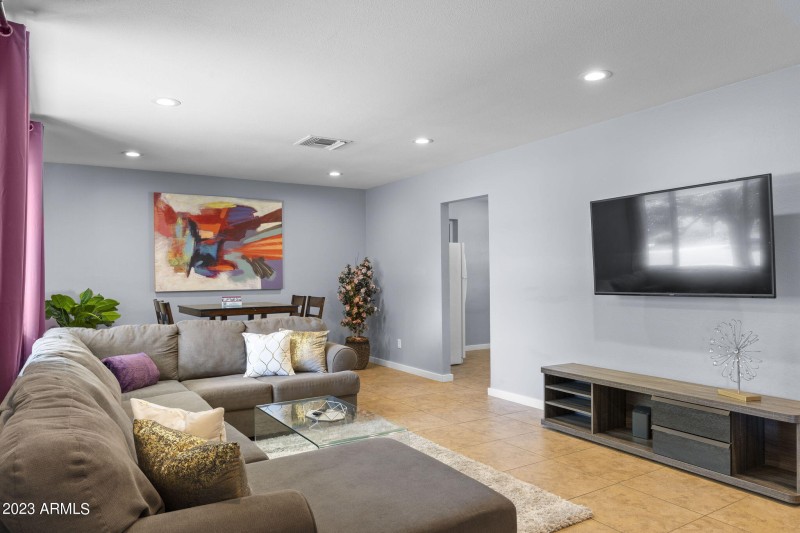 8-web-or-mls-8308-e-minnezona-ave