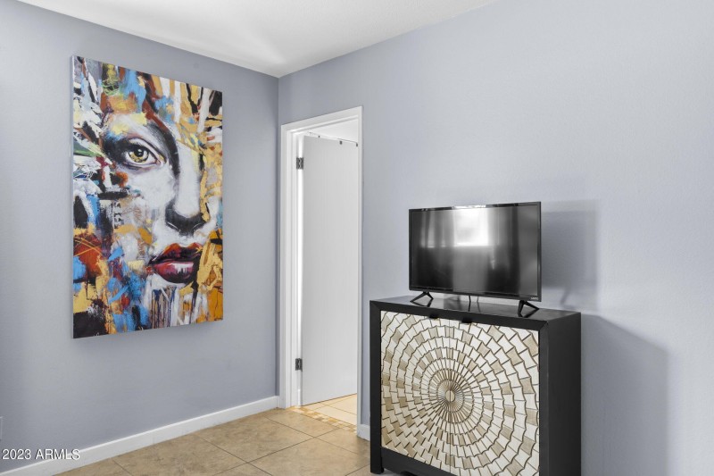 19-web-or-mls-8308-e-minnezona-ave