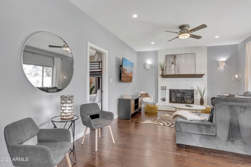 18_14243_N_49th_St__18