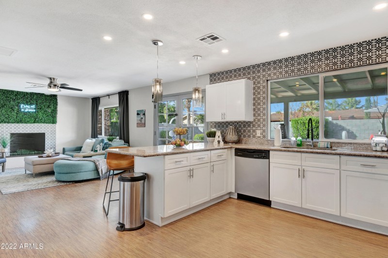 07_4820_E_Poinsettia_Dr__07