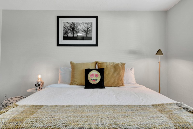 28_4820_E_Poinsettia_Dr__28