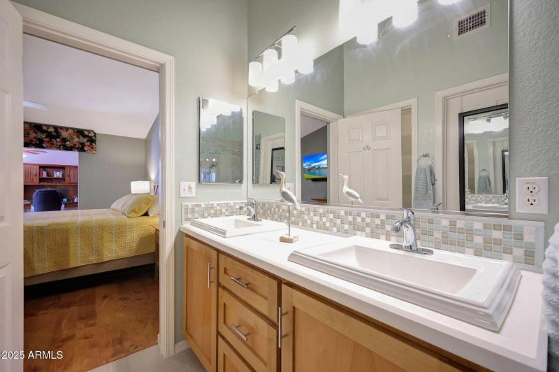 3022 N 148th Ave Prim Bath 2