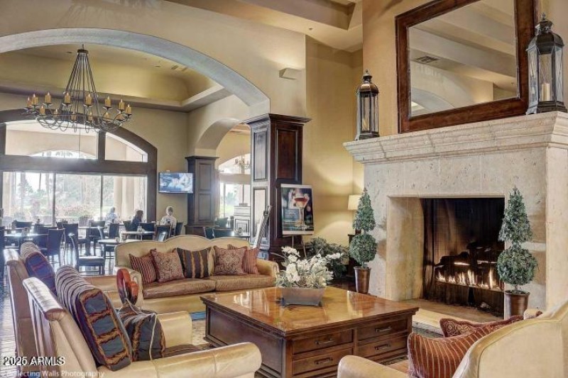 PC EN Clubhouse HOA sitting area