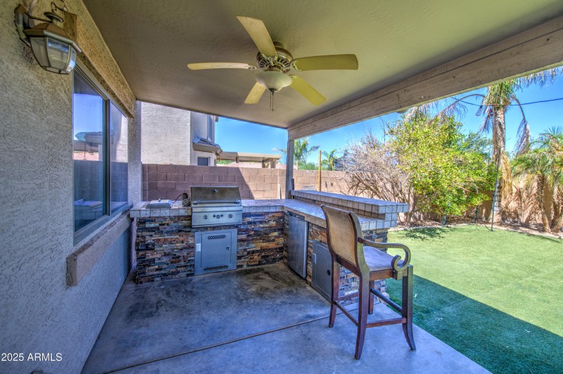 Built in outdoor kitchen