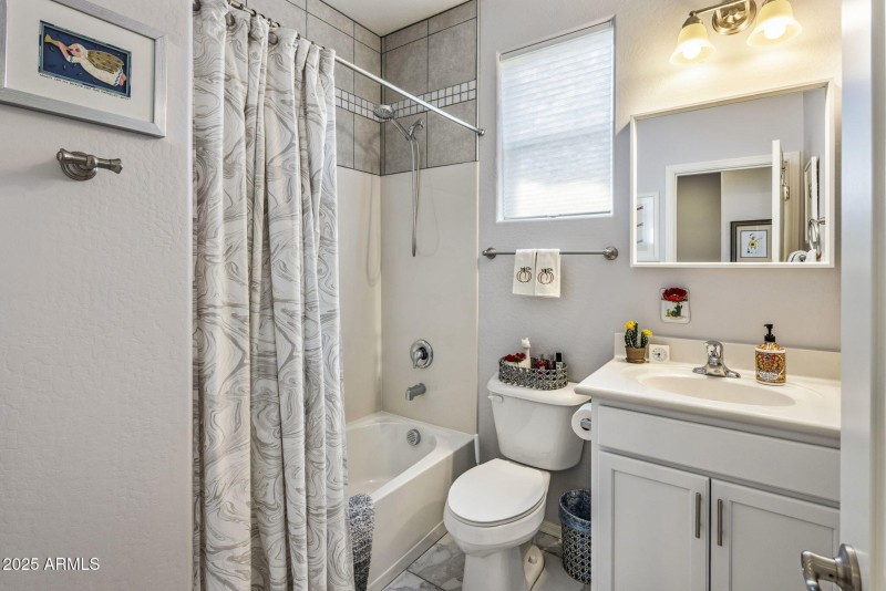 Hall Bath near Bed 4