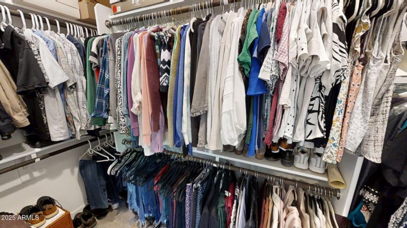 23-master-closet