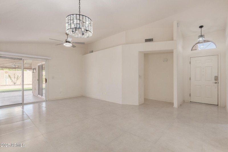 OPEN AND BRIGHT FLOORPLAN