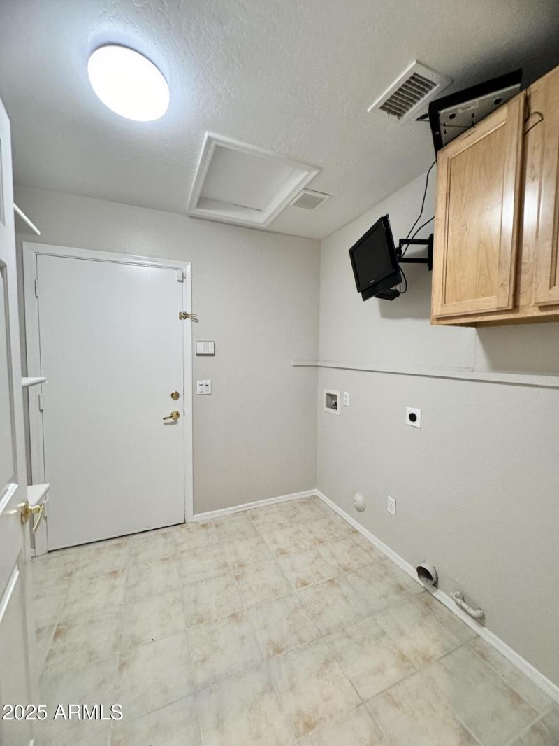 E2E98D33-626E-47CB-A675-5E070307A02E